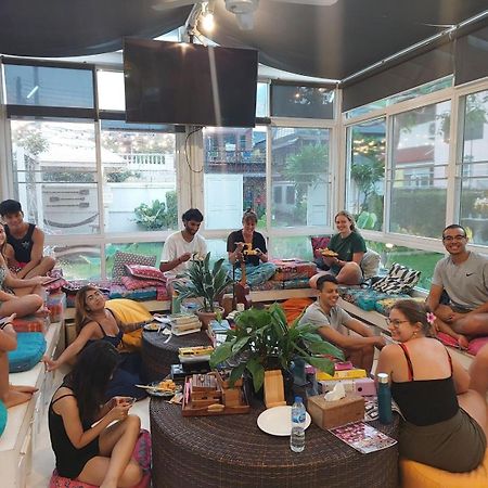 Hostel Lullaby Non-Smoking (Adults Only) Chiang Mai Bagian luar foto