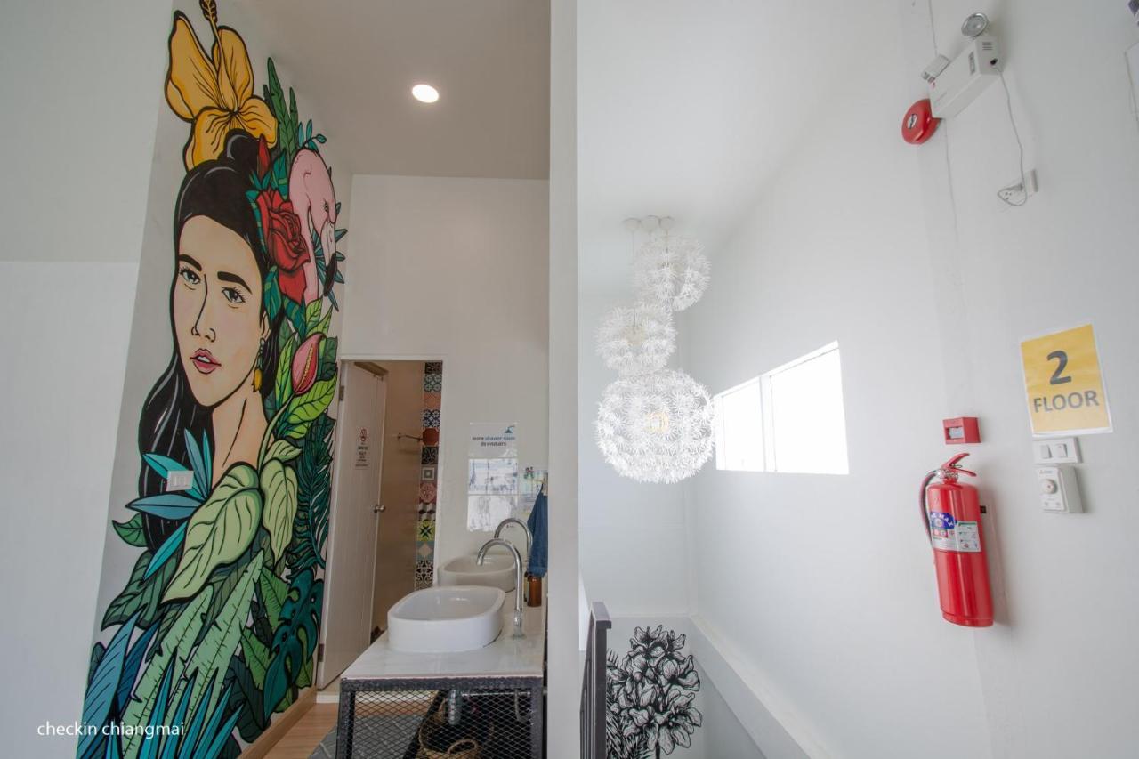 Hostel Lullaby Non-Smoking (Adults Only) Chiang Mai Bagian luar foto