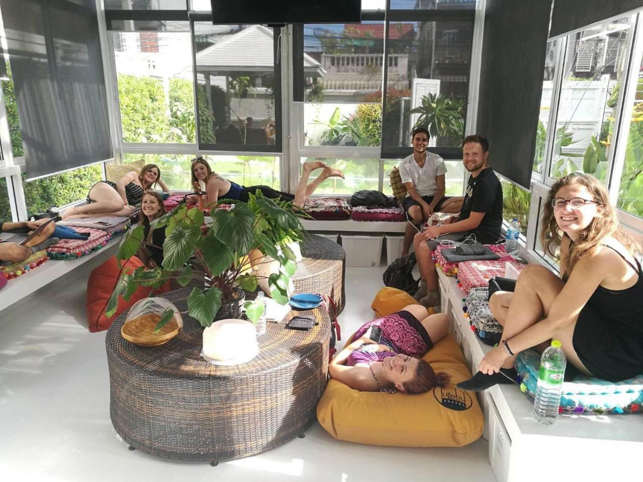 Hostel Lullaby Non-Smoking (Adults Only) Chiang Mai Bagian luar foto